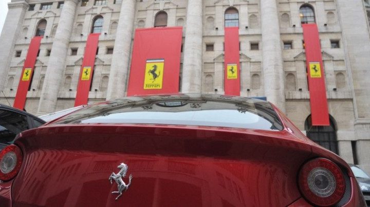 Introductie Ferrari in Milaan gaat niet over rozen