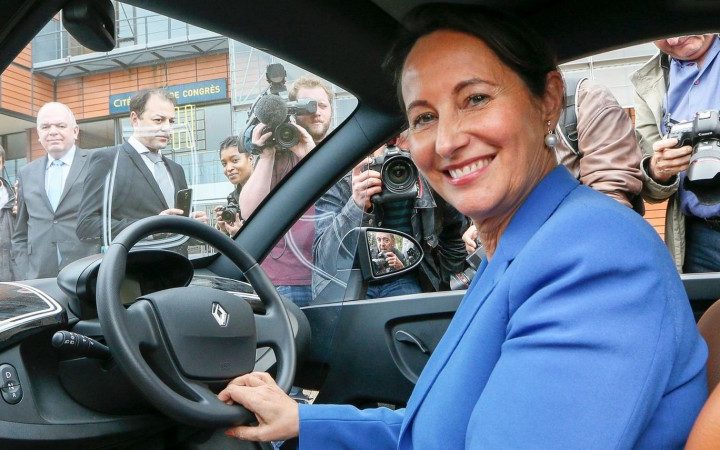 minister Ségoléne Royal van milieu de autofabrikant op de kortst mogelijke termijn ter verantwoording geroepen.