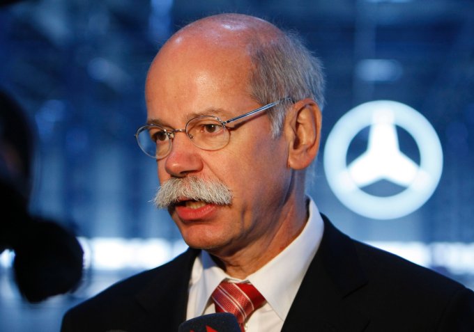 Daimler-baas Zetsche bekritiseert collega’s bij VW