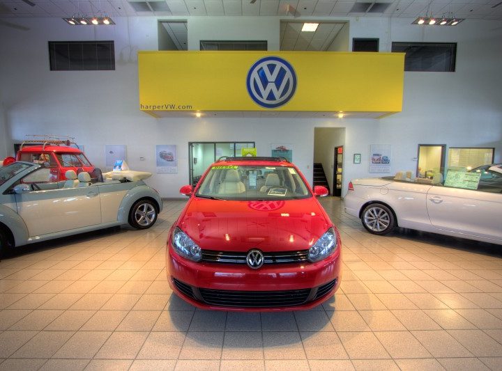 Volkswagen royaal aan kop in terugvallende automarkt