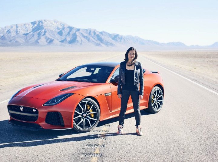 De nieuwe Jaguar F-TYPE SVR, de snelste Jaguar ooit, heeft een succesvolle hogesnelheidstest volbracht met Fast and Furious-ster Michelle Rodriguez aan het stuur.