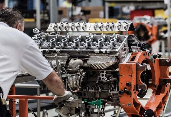 Ford Keulen start met bouw nieuwe Aston V12 