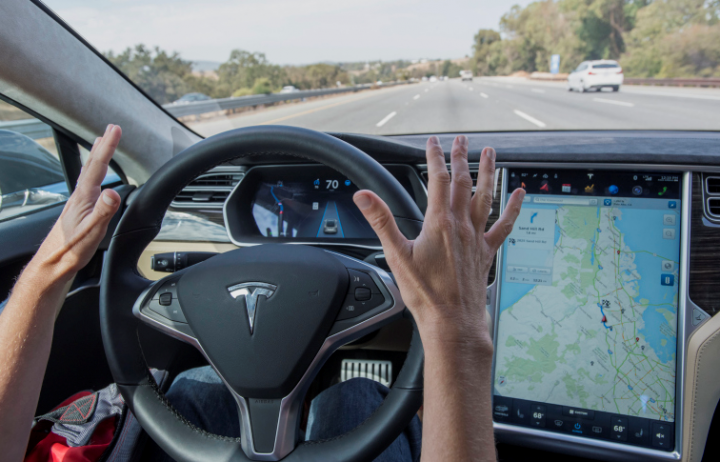 Dodelijk ongeluk met Tesla Autopilot door te hard rijden 