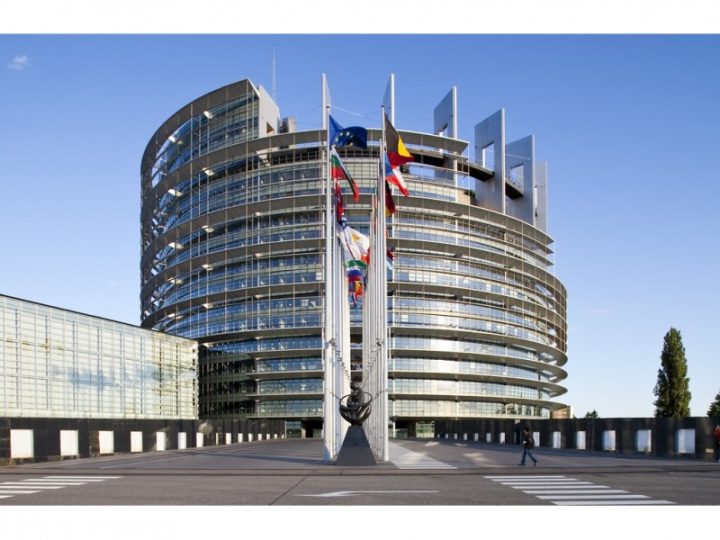 Enquêtecommissie: ‘EC is nalatig in aanpak sjoemelsoftware’ 