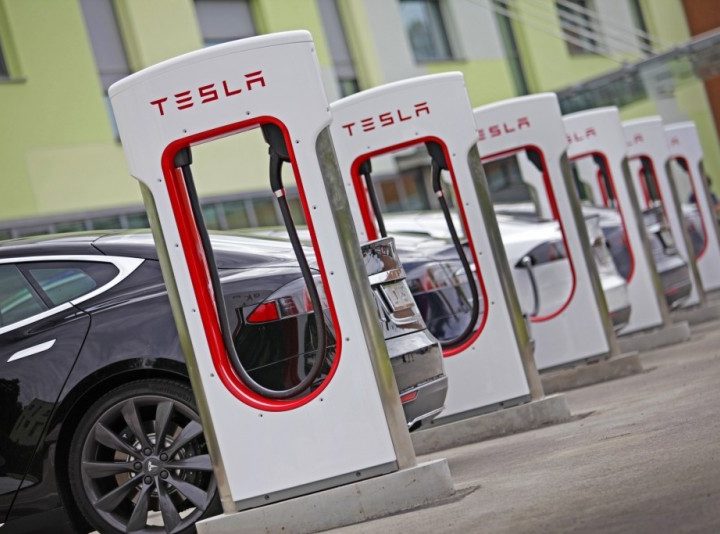 Tesla verdubbelt aantal superchargers