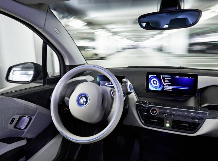 Duitsers en Fransen zien niet veel in autonoom rijden