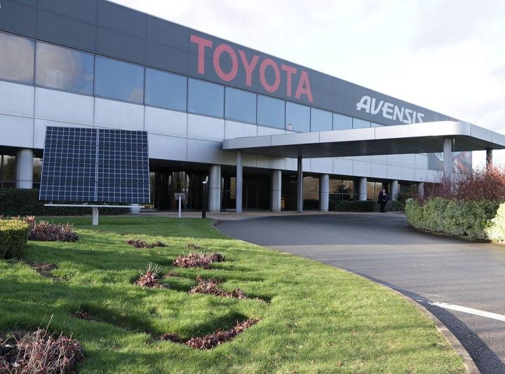 Wat heeft de Britse regering Toyota beloofd?