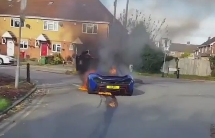 McLaren van een miljoen uitgebrand 