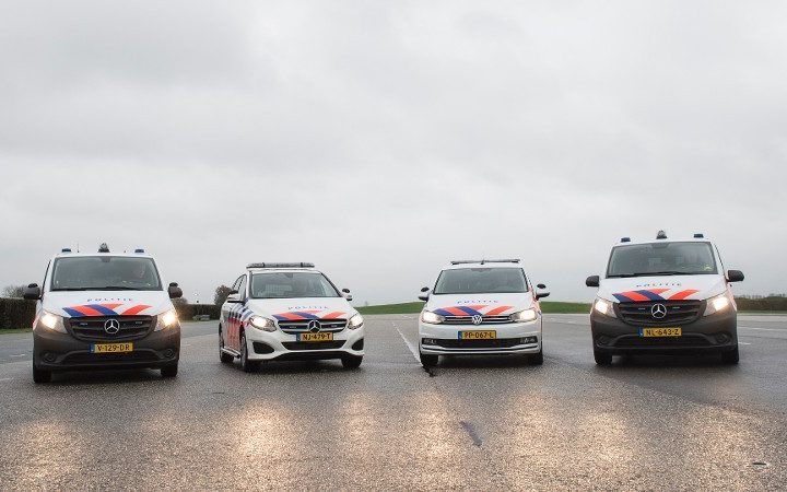 Politie tekent contracten aankoop nieuwe politiewagens