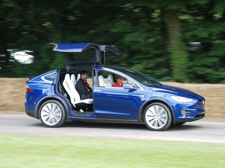 Tesla toont Model 3 in Europa