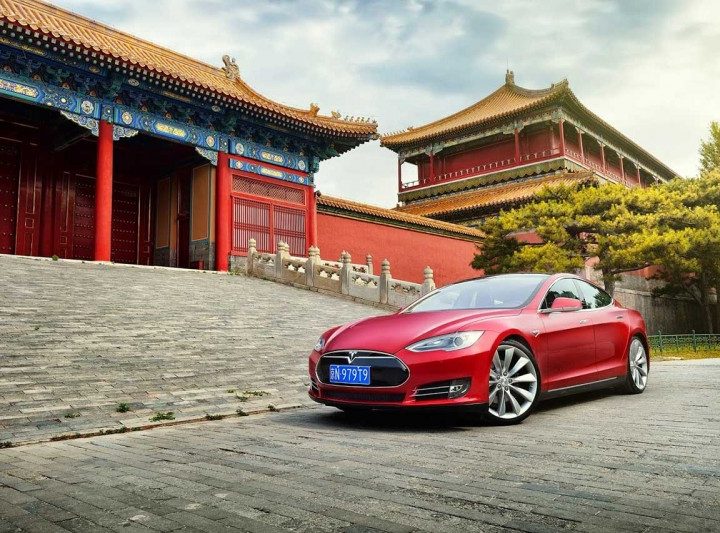 Tesla groeit in China tegen stroom in