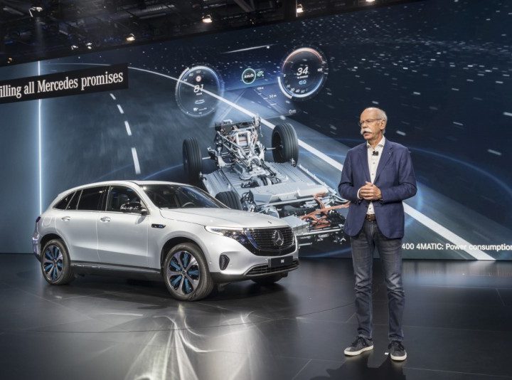 Daimler zou 'sjoemelen' met terugroepacties