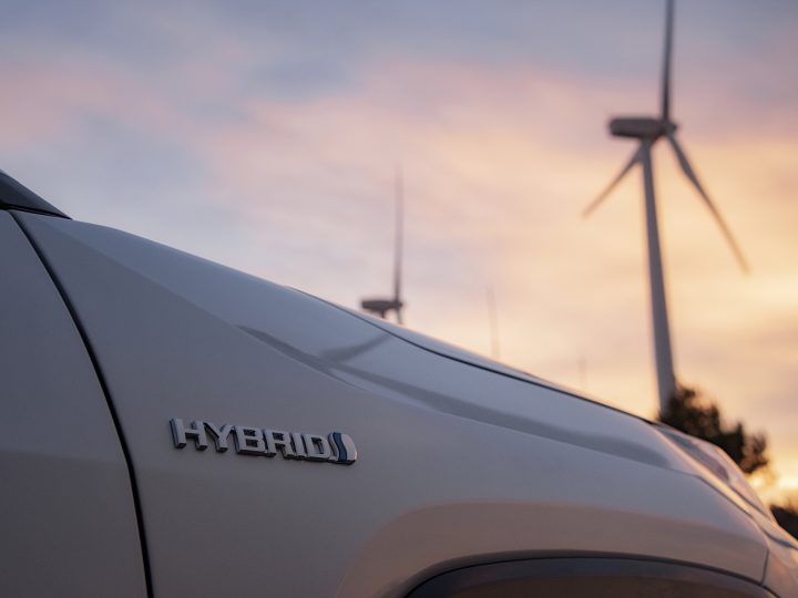 Toyota geeft patenten hybride auto’s vrij
