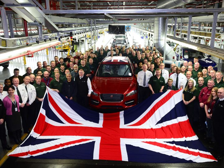Britse autosector waarschuwt Johnson voor no-deal Brexit