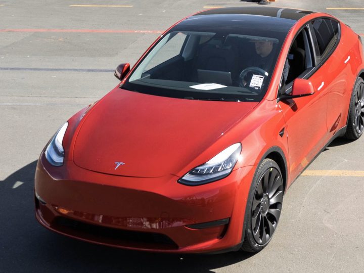 Tesla viert productie één miljoenste auto