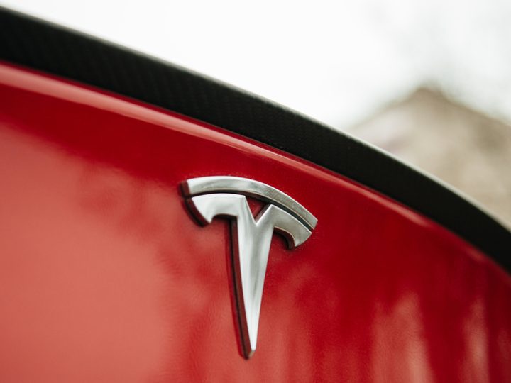 Winst Tesla stijgt ondanks tegenslagen naar recordhoogte