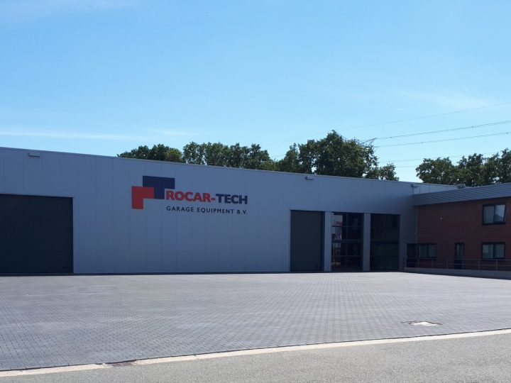 Het pand van Rocar-Tech Garage Equipment in Hengelo. (Foto: AAGB)