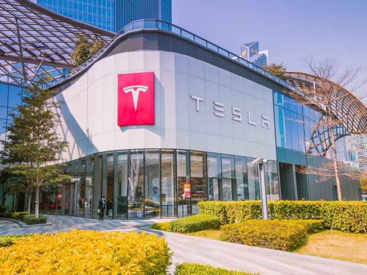 Een Tesla-showroom in de Chinese stad Guangzhou. (Foto: Shutterstock)
